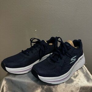Women’s Skecher s Max Cushioning Elite 2.0 Breakthrough in Size 11